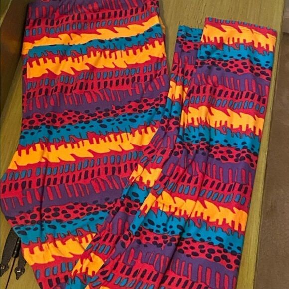 Bright Colored LuLaRoe Tall and Curvy Leggings - Fits Sizes 12-18 - Picture 2 of 5